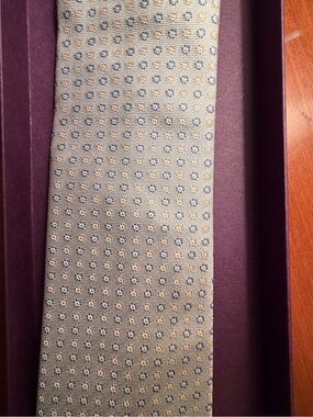 Paulo Albizzati handmade champagne colored tie and pocket square